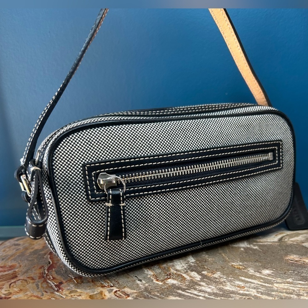 Vintage COACH East West Slim Black and White Camera Crossbody 4445 - Picture 4 of 17